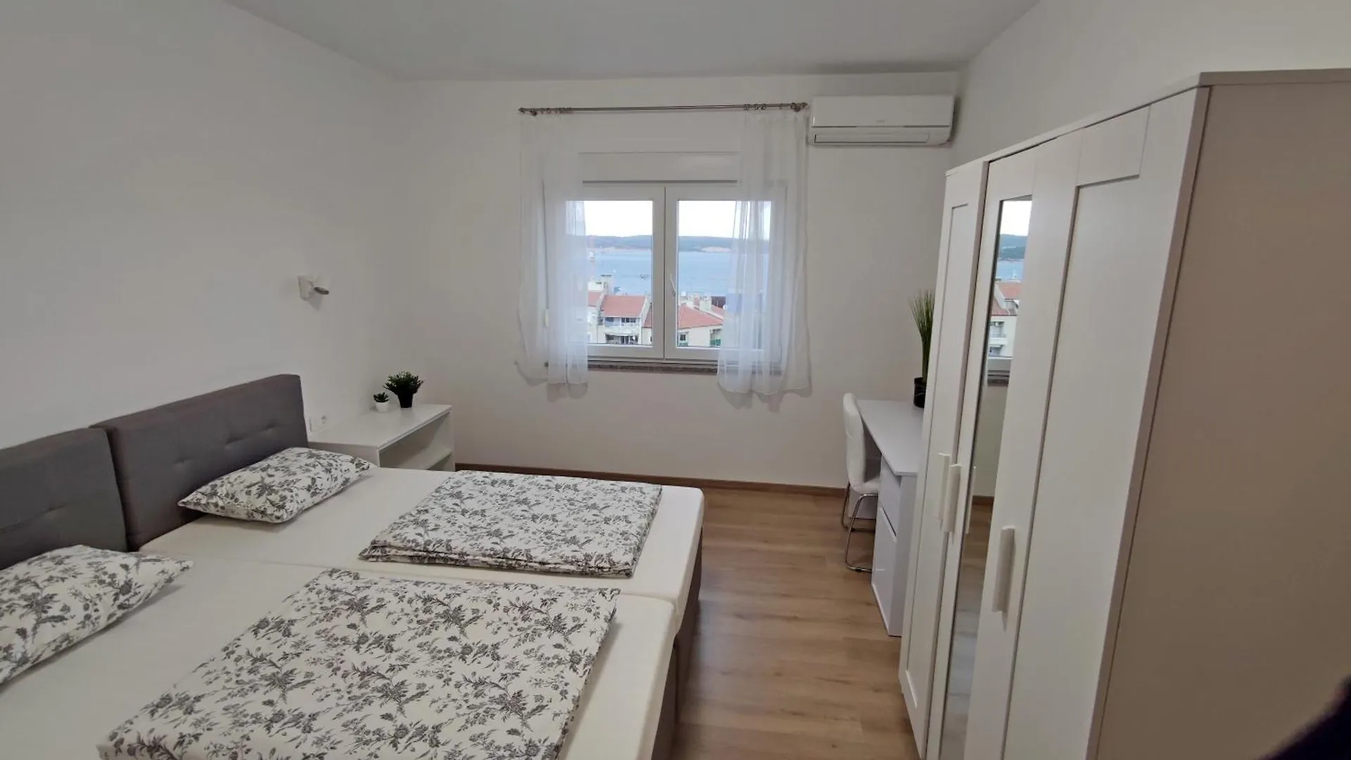 Vista Appartement Pula 0*,